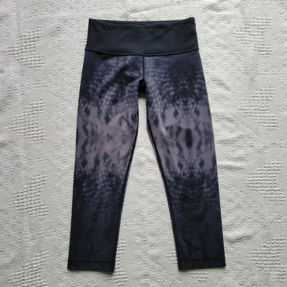 Lululemon Wunder Under  Crop Legging in Snowy Owl ( Black/ White/Grey)
